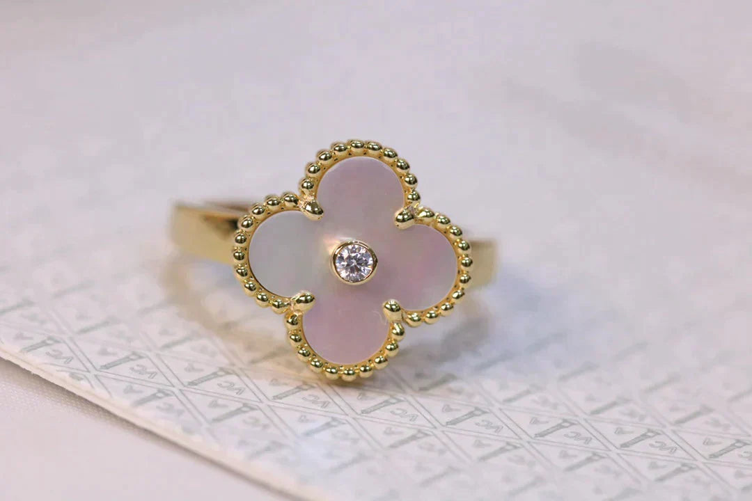 CLOVER PINK MOP RING GOLD DIAMOND