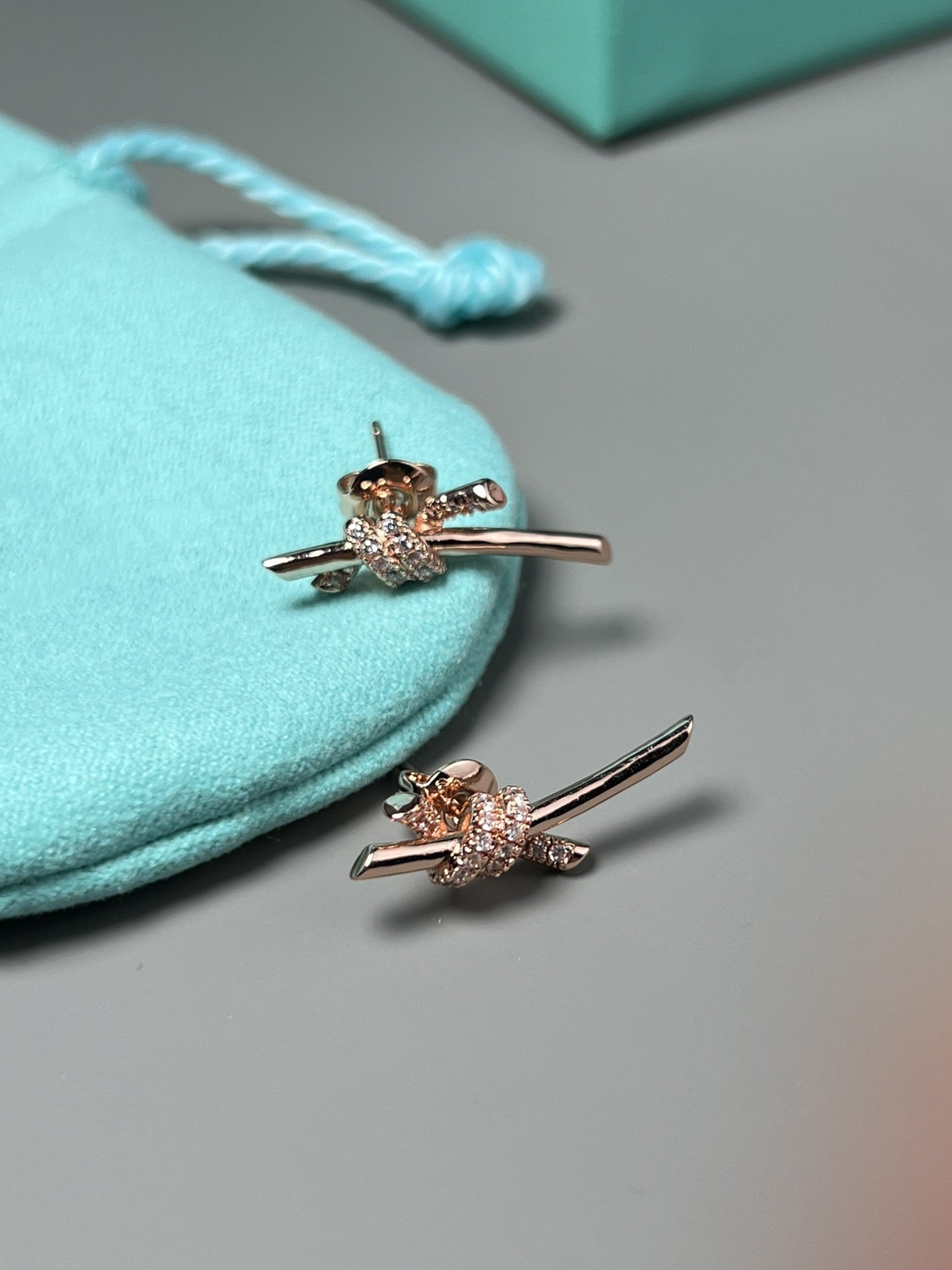 KNOT EARRINGS PINK GOLD DIAMOND