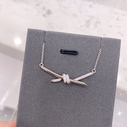 KNOT NECKLACE DIAMONDS