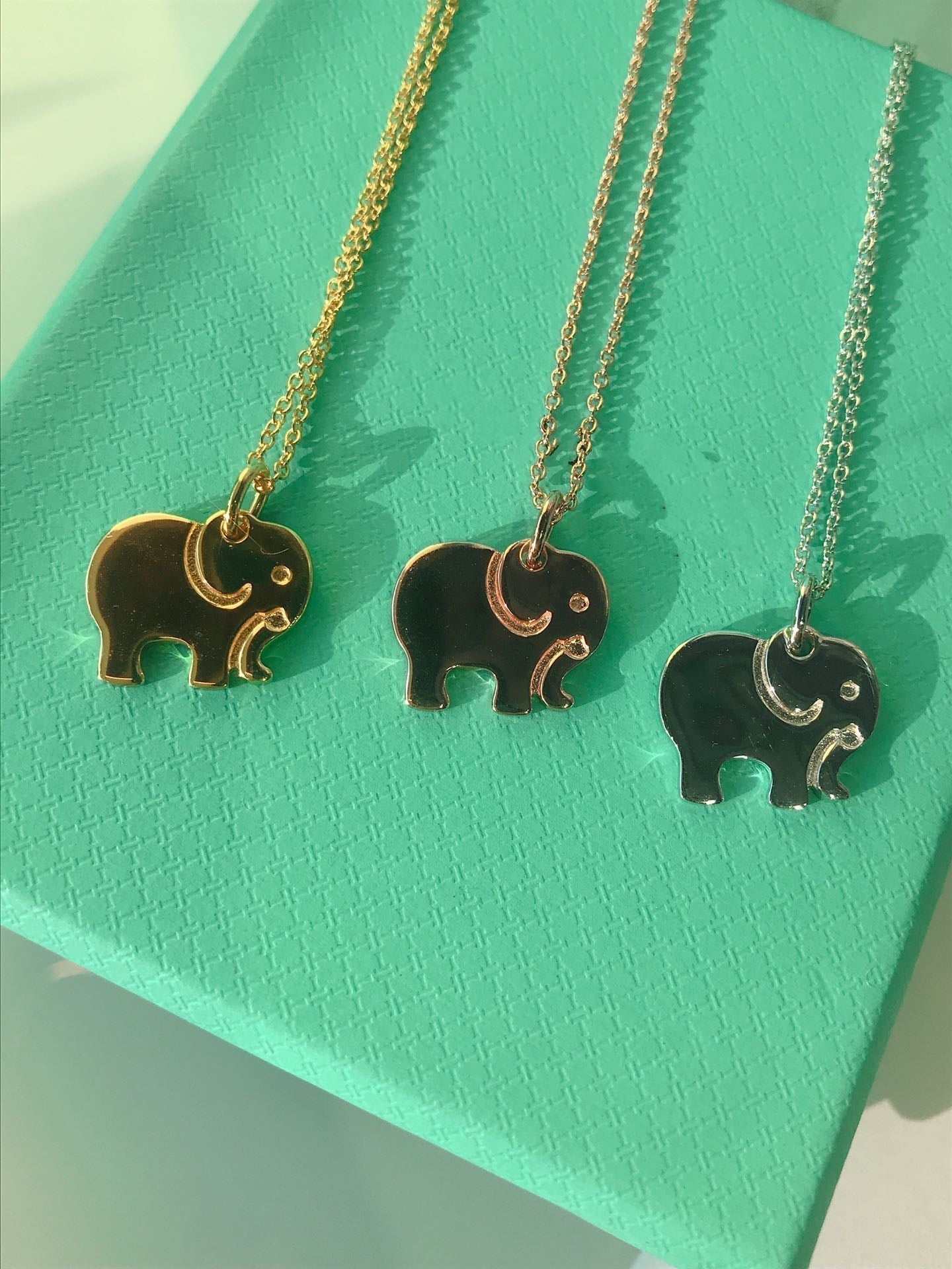 ELEPHANT PENDANT NECKLACE