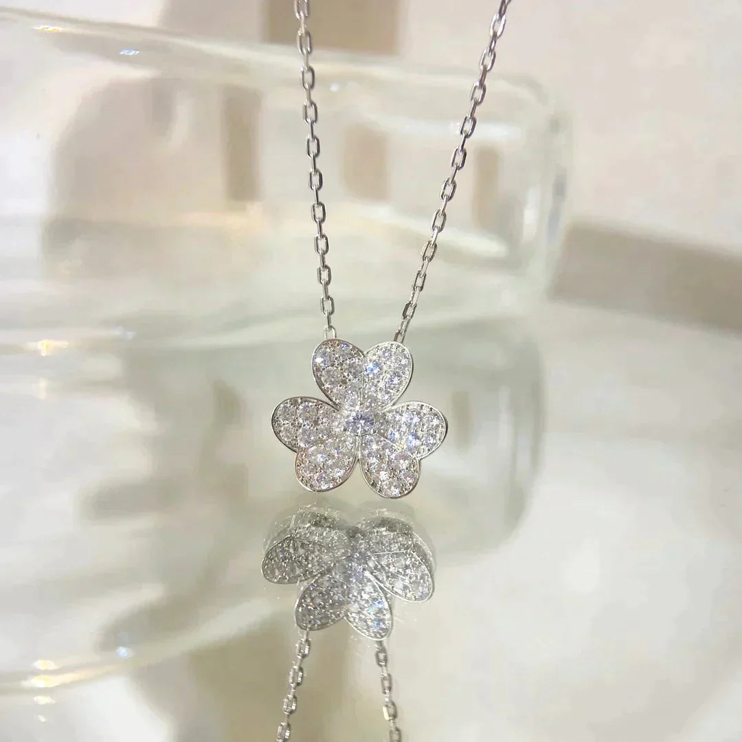 FLOWER DIAMOND NECKLACE