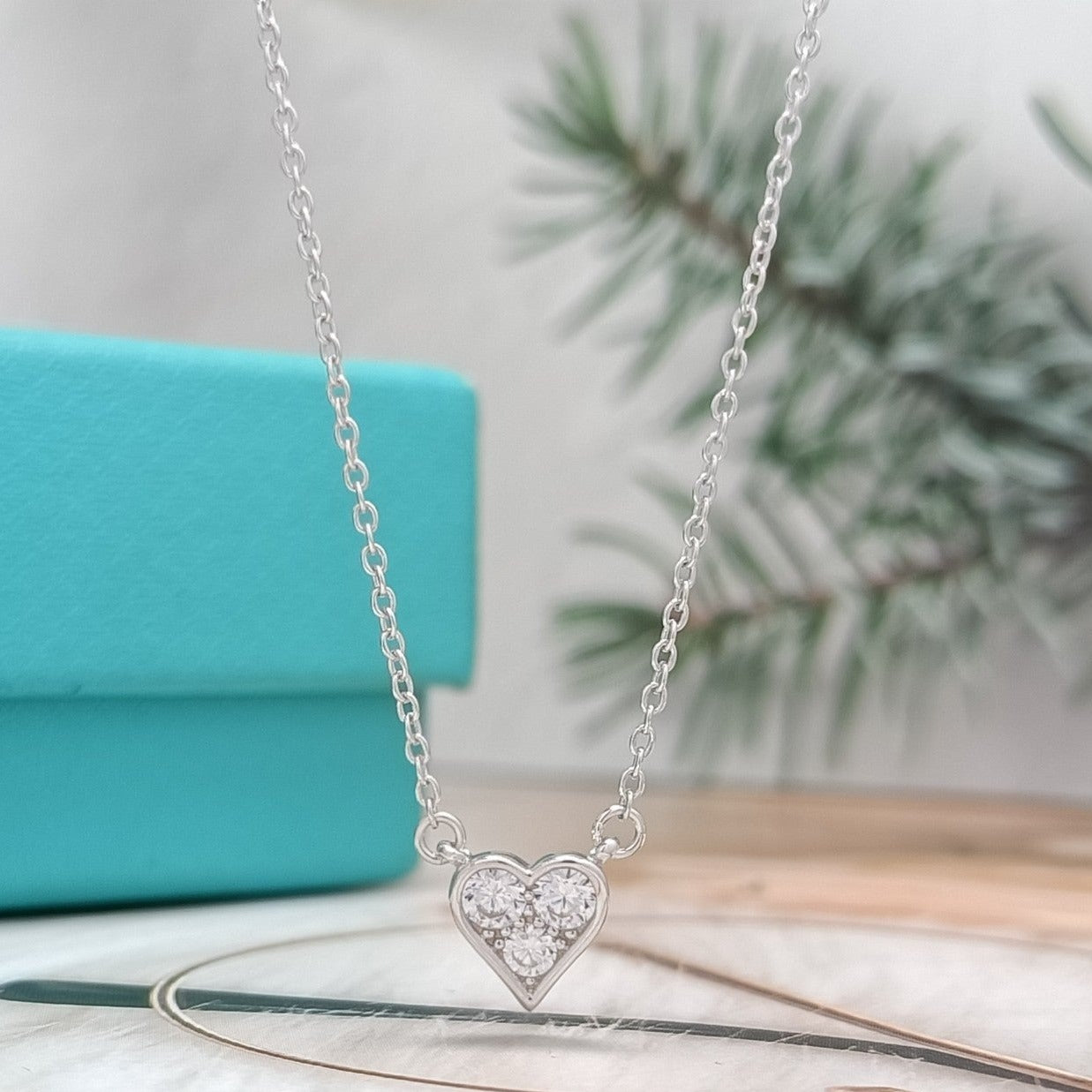 HEART 3 DIAMONDS PENDANT NECKLACE