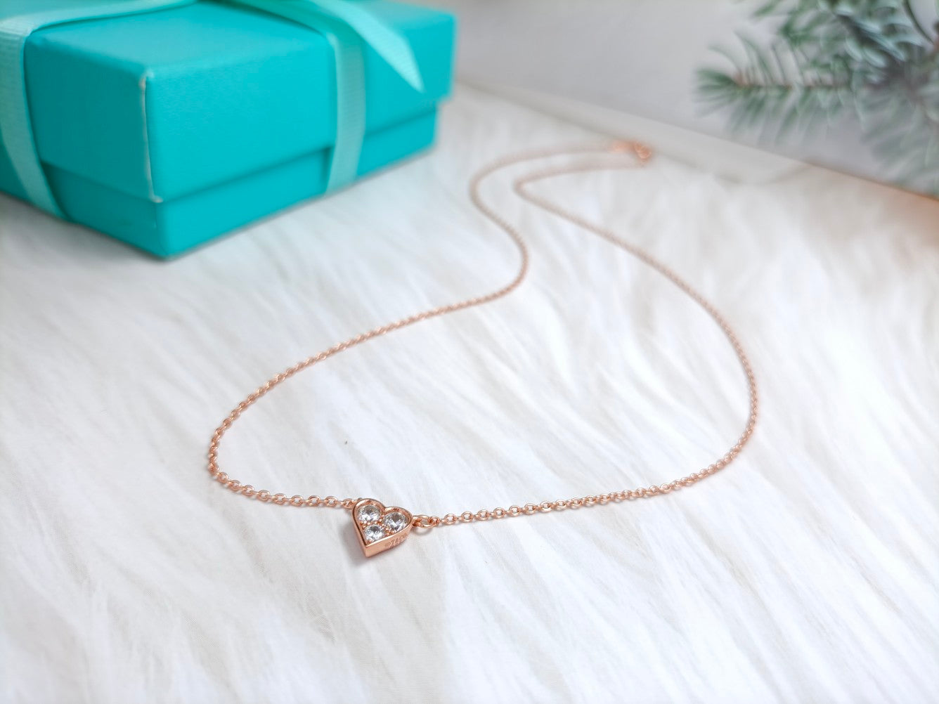 HEART 3 DIAMONDS PENDANT NECKLACE