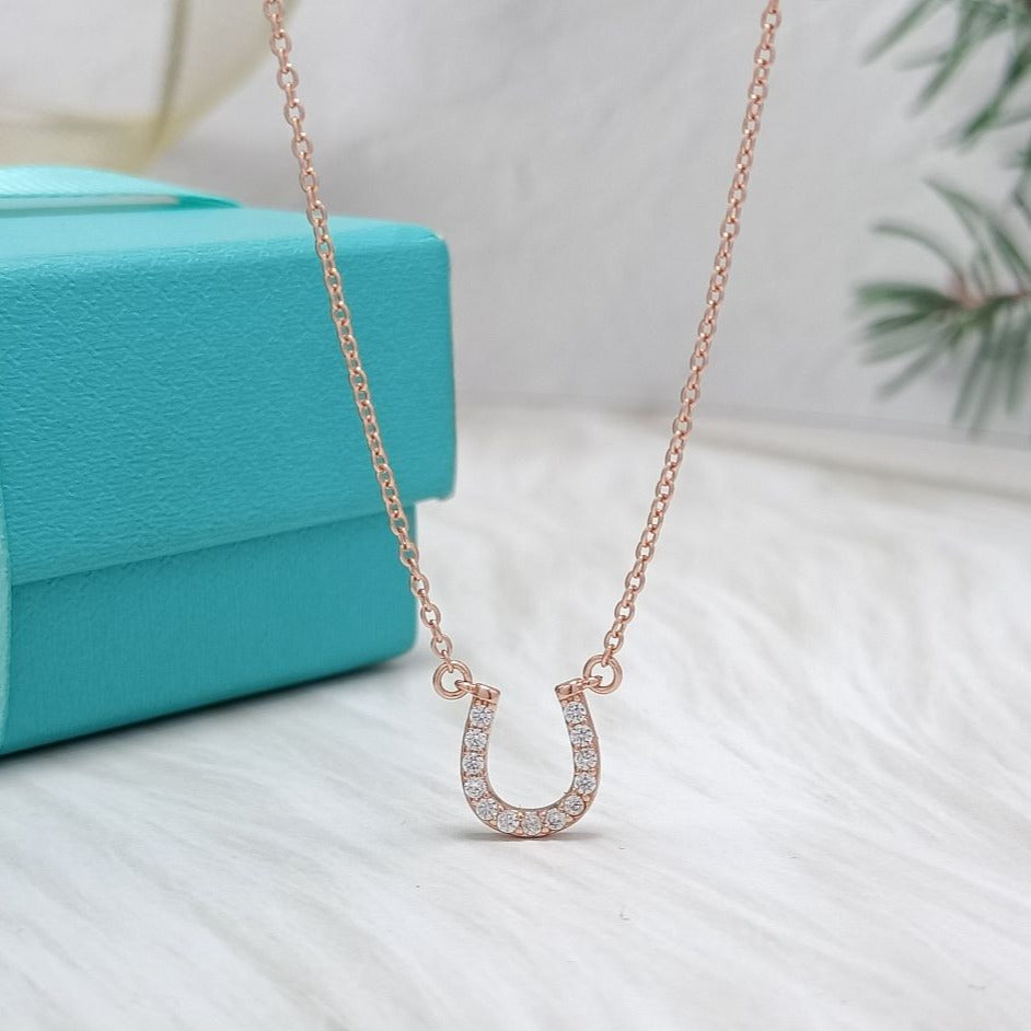 U PENDANT DIAMONDS NECKLACE