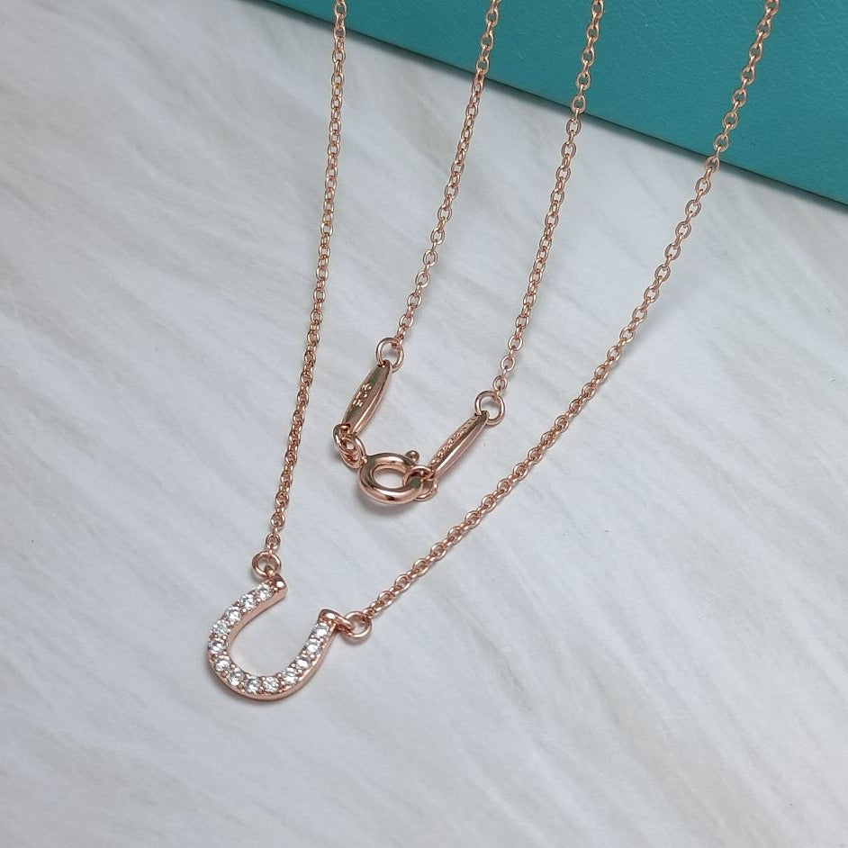 U PENDANT DIAMONDS NECKLACE