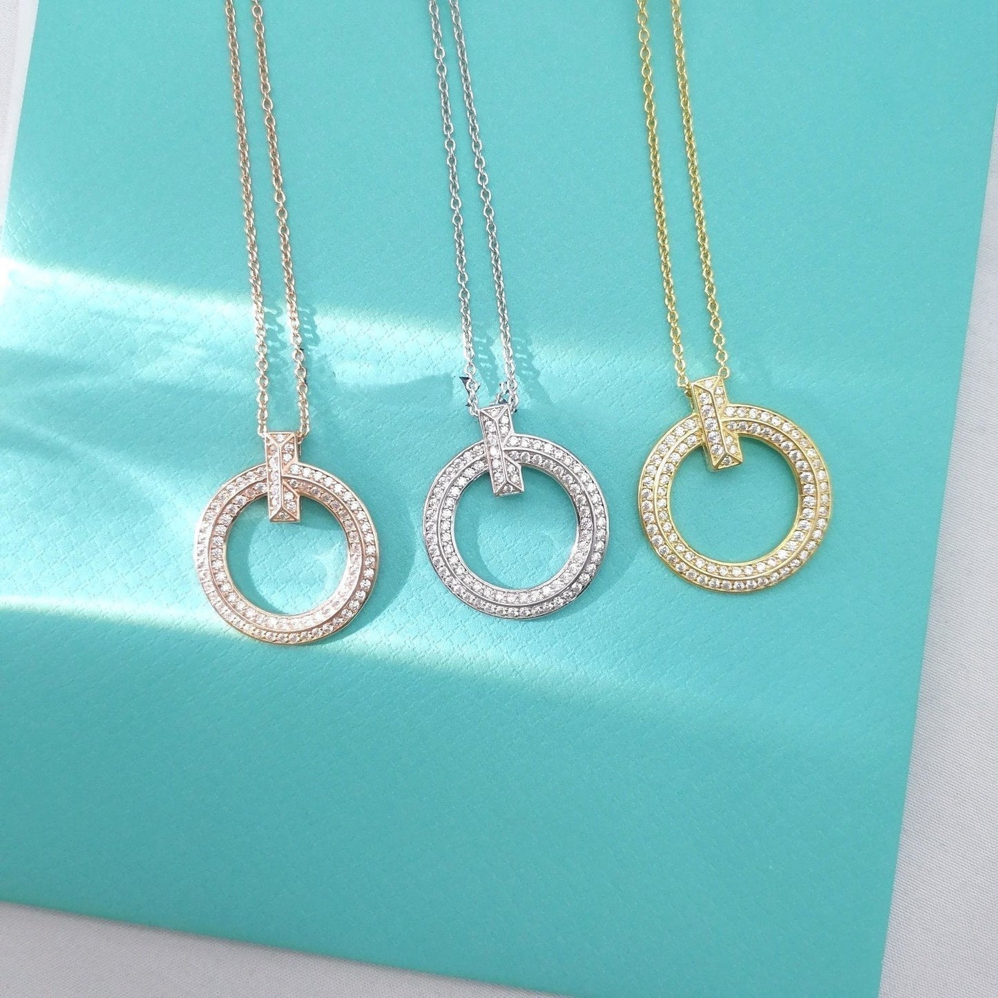 T WIRE PENDANT DIAMOND NECKLACE