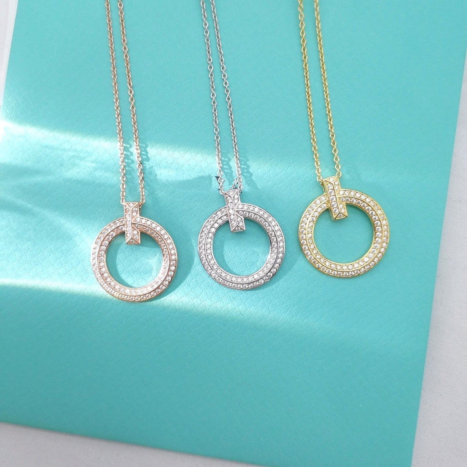 T WIRE PENDANT DIAMOND NECKLACE