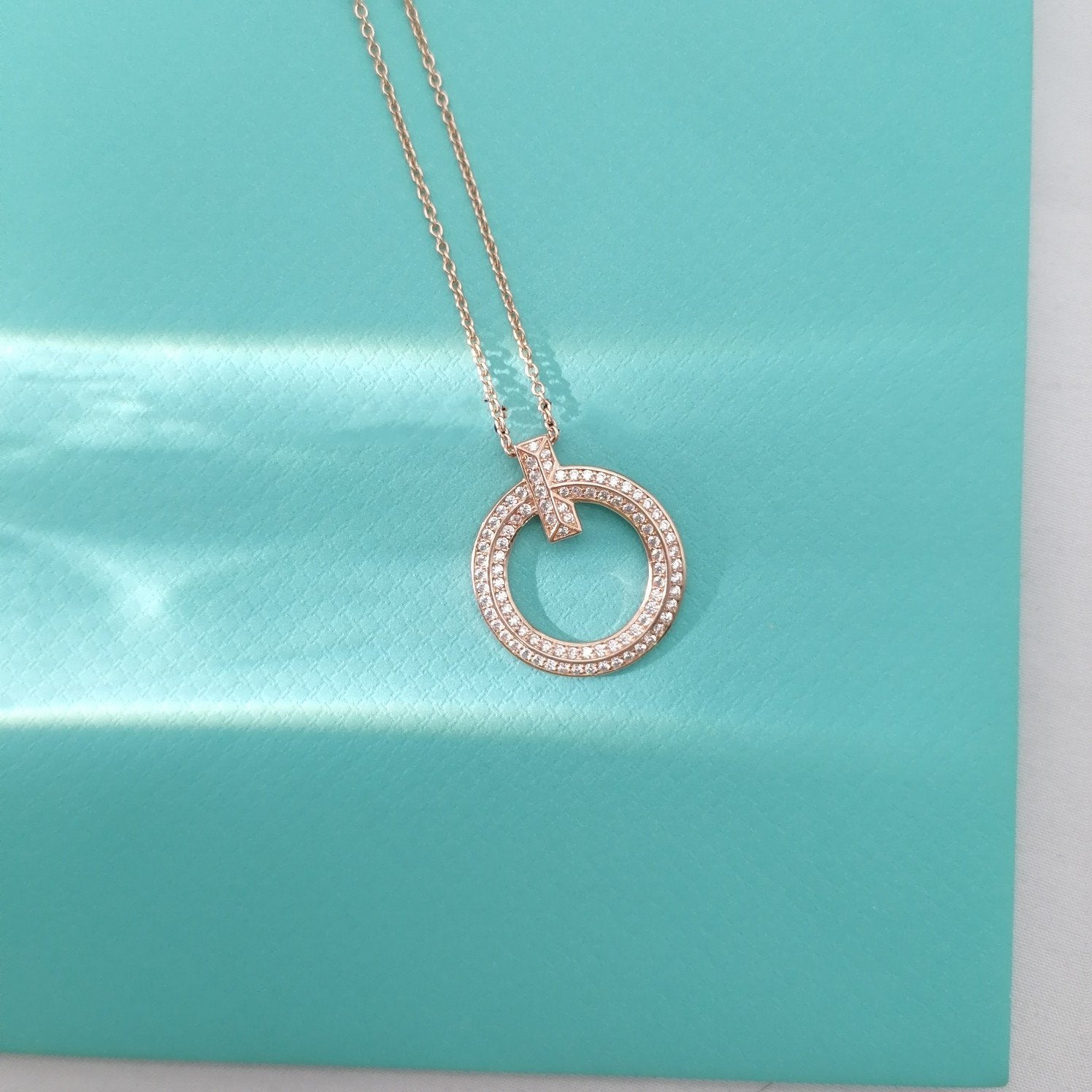 T WIRE PENDANT DIAMOND NECKLACE