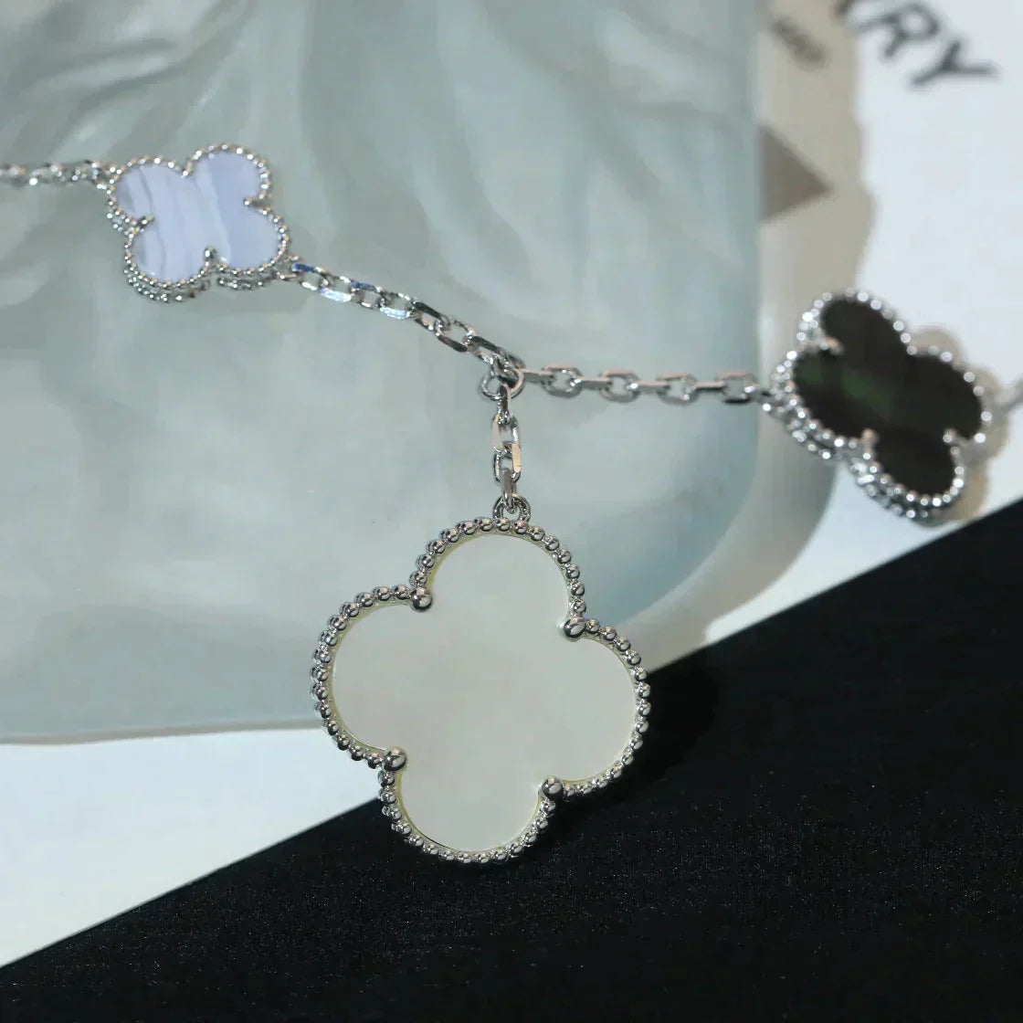 CLOVER BRACELET 5 MOTIFS MOP CHALCEDONY SILVER