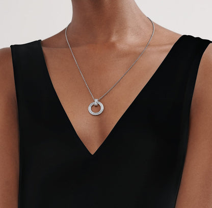 T CIRCLE PENDANT DIAMOND NECKLACE