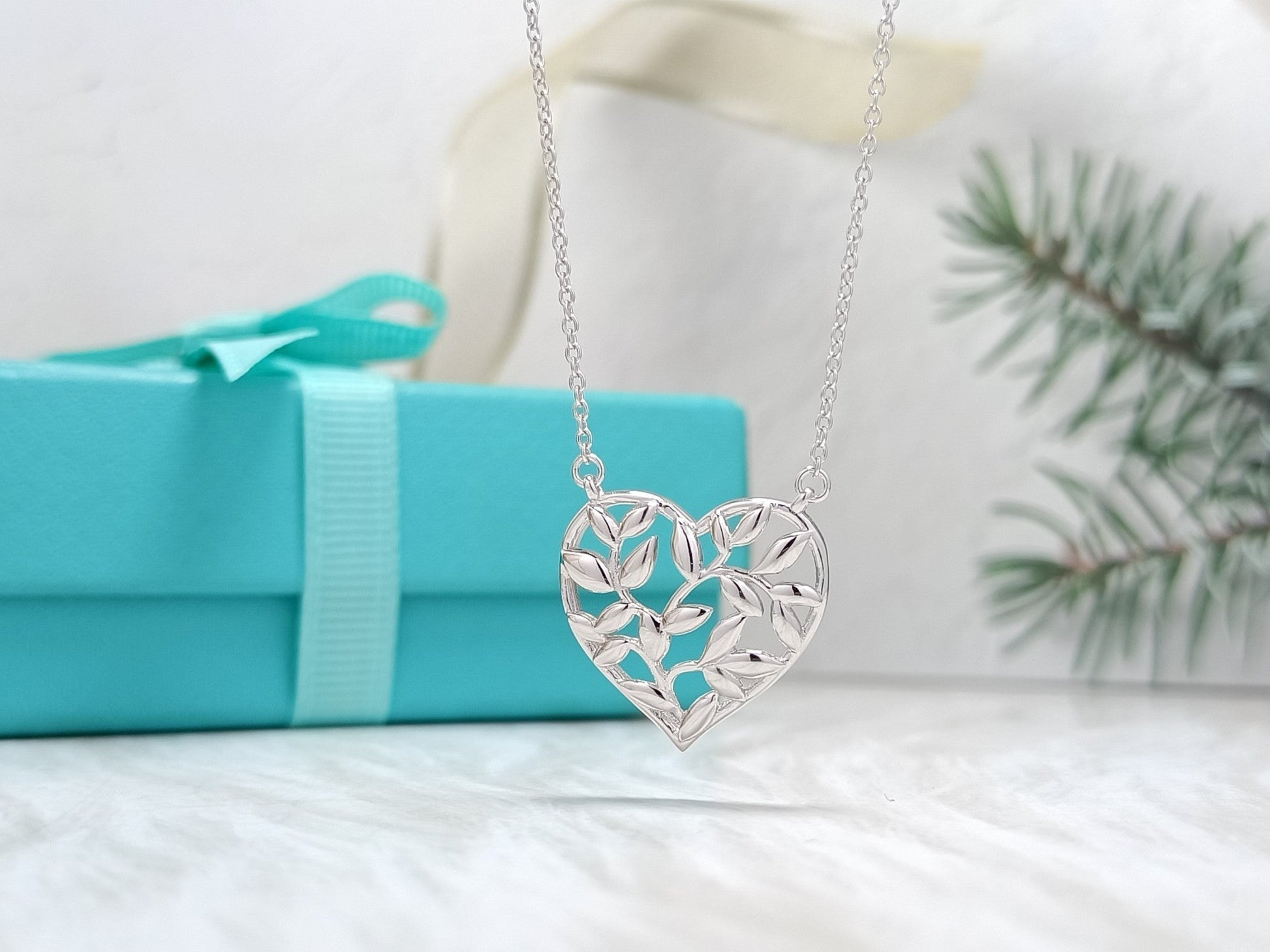 HEART LEAF PENDANT NECKLACE