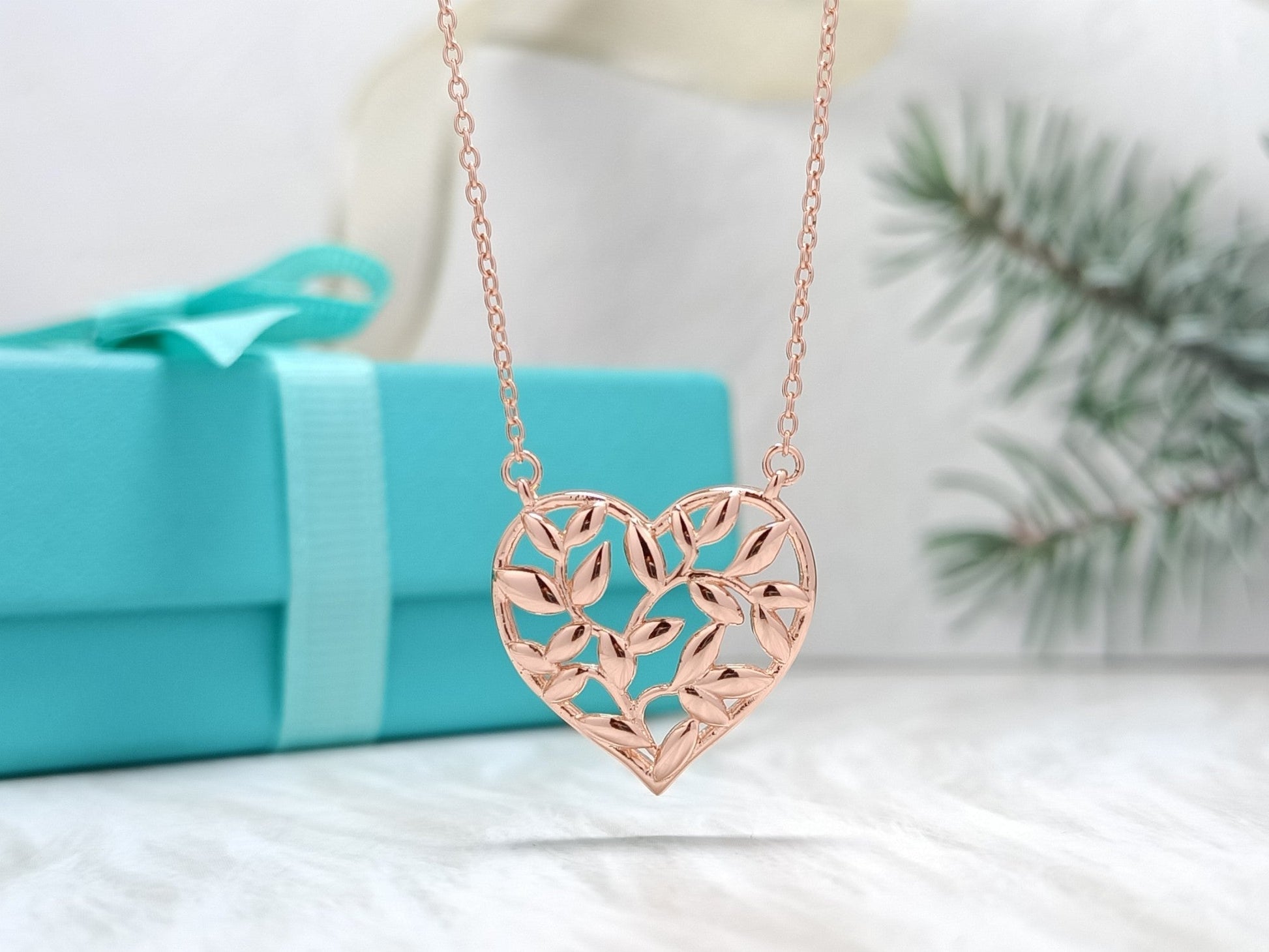 HEART LEAF PENDANT NECKLACE