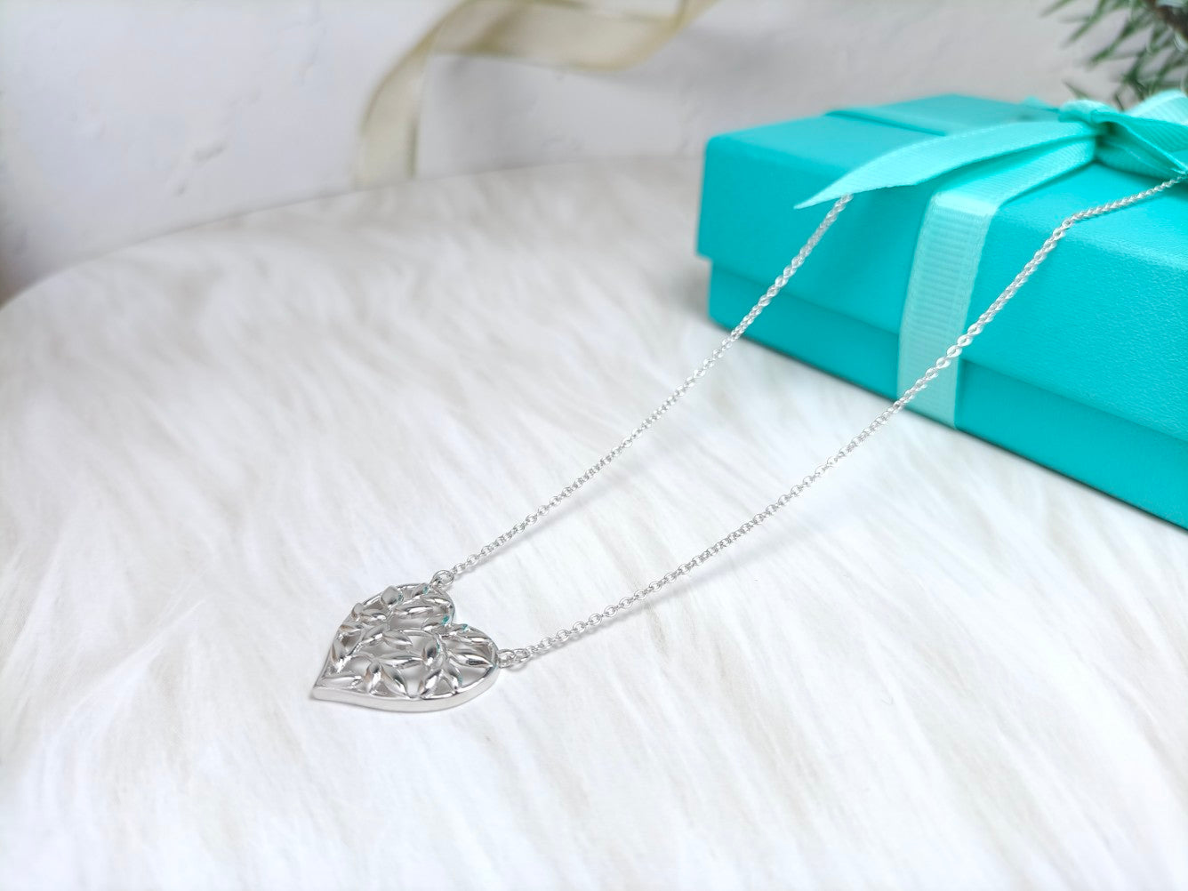 HEART LEAF PENDANT NECKLACE