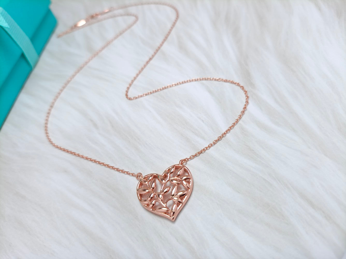 HEART LEAF PENDANT NECKLACE