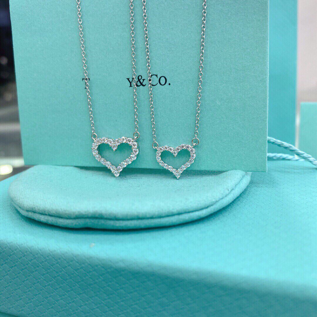 HEART-SHAPED DIAMOND NECKLACE