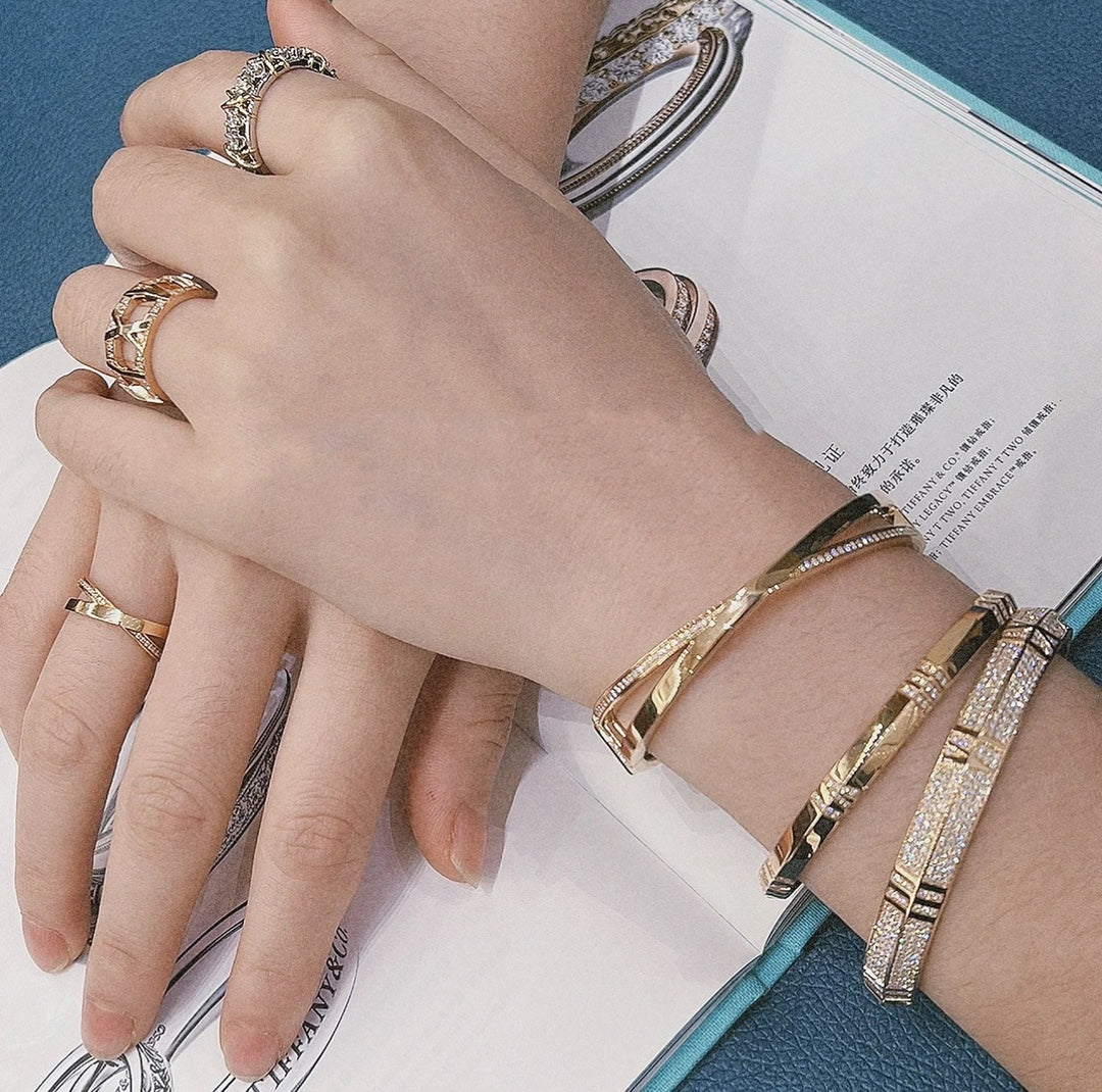 NARROW HINGED BANGLE WITH SMALL DIAMONDS