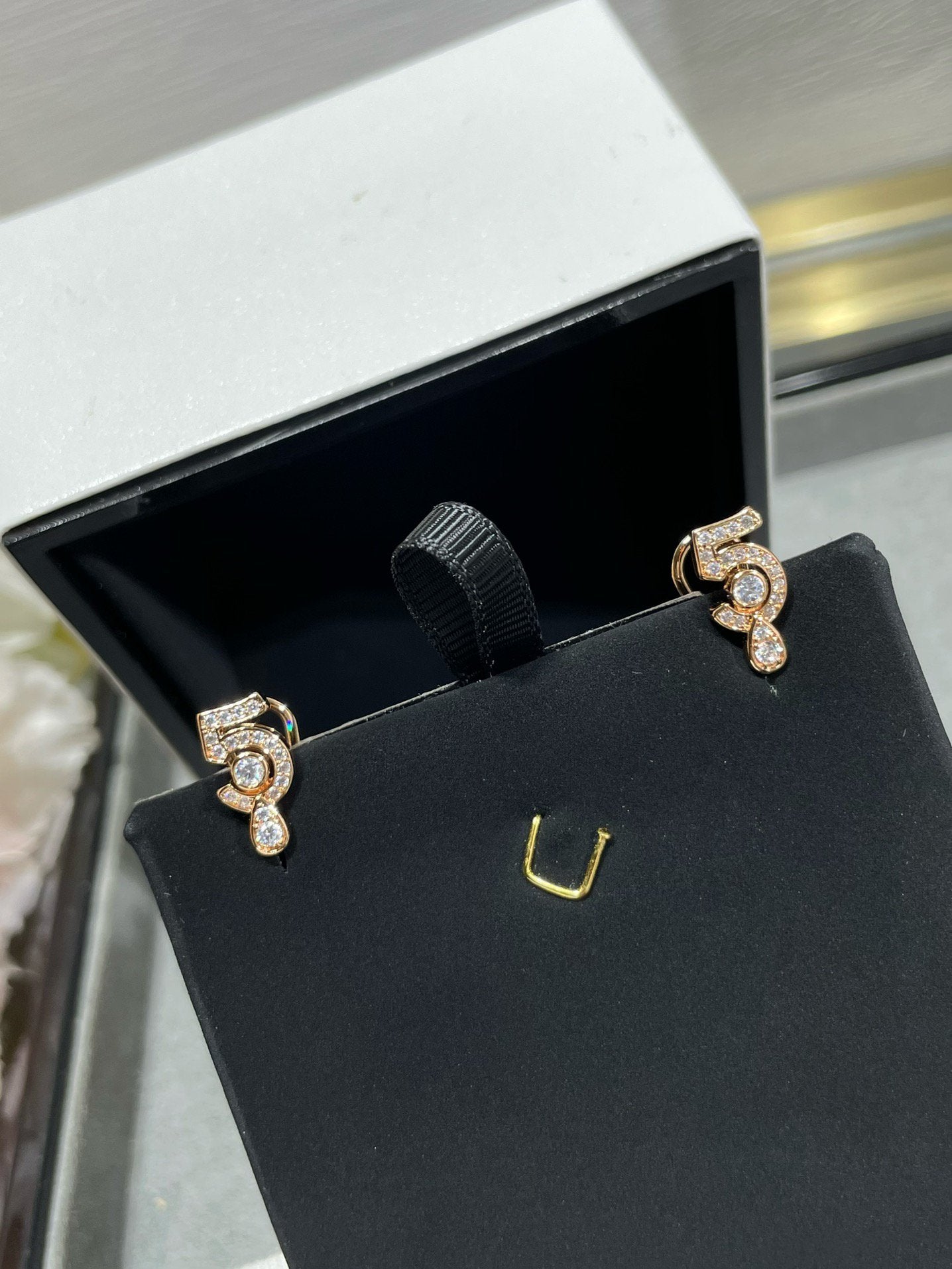 NO5 DIAMOND STUD EARRINGS