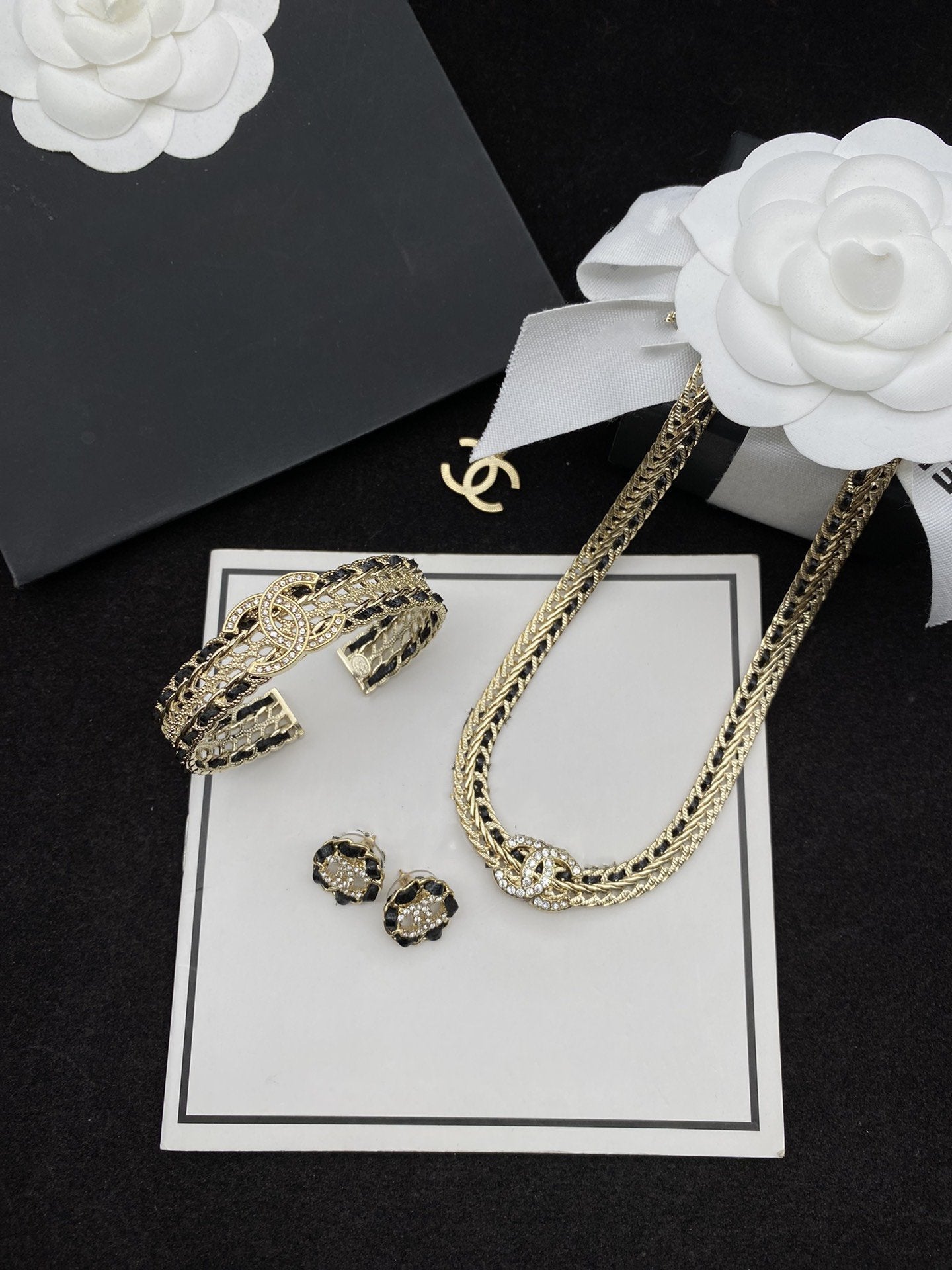 DOUBLE C BLACK STRING NECKLACE GOLD DIAMOND