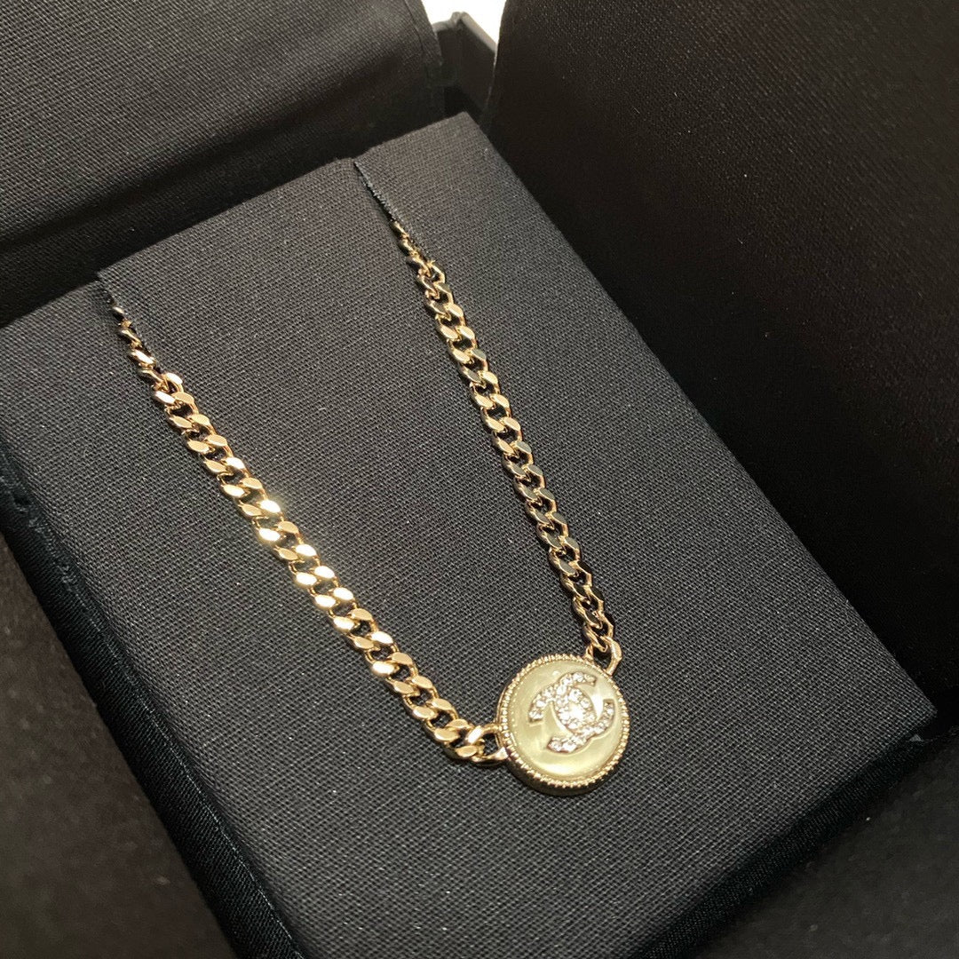 DOUBLE C WHITE MOP NECKLACE GOLD DIAMOND