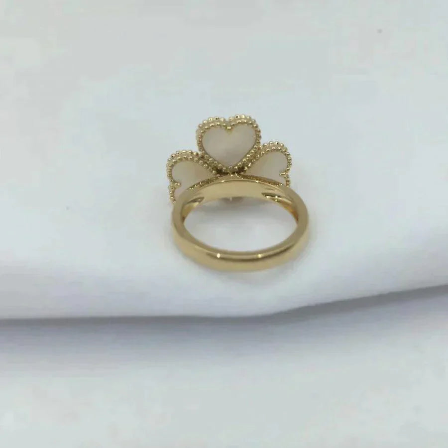 SWEET CLOVER WHITE MOP RING